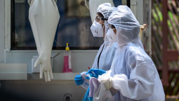 தமிழர் வாழும் தாராவியில் கிடுகிடுவென உயரும் கொரோனா பாதிப்பு எண்ணிக்கை- 200ஐ தாண்டியது; 13 பேர் பலி