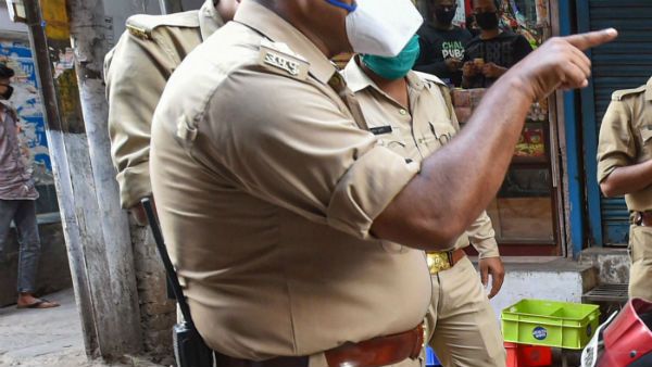 சென்னை ஐஸ் அவுஸில் தன்னார்வலருக்கு கொரோனா.. உணவு வாங்கி சாப்பிட்ட போலீஸ் உள்பட 80 பேர் அதிர்ச்சி