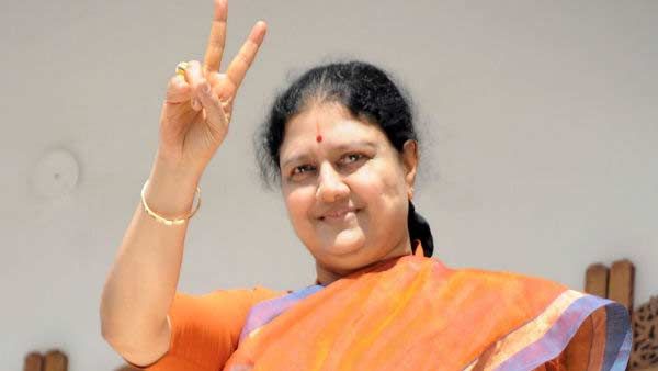 ஓபிஎஸ்- ஈபிஎஸ் அணிக்கே இரட்டை இலை சின்னம்- தீர்ப்பை மறு ஆய்வு செய்யக் கோரிய சசிகலாவின் மனு தள்ளுபடி