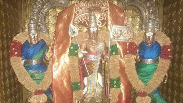 கொரோனா அரக்கனை  ஒழிக்க வரும் முருகன் கை வேல்  - சிவன்மலை ஆண்டவர் உத்தரவு பெட்டியில் பூஜை
