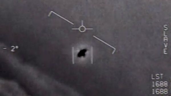 பறக்கும் தட்டுகள் உண்மைதான்.. 3 வீடியோக்களை வெளியிட்டு உறுதிபடுத்திய அமெரிக்கா!