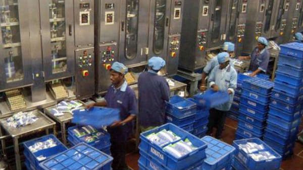 சென்னை மாதவரம் ஆவின் பால் பண்ணையில் 2 ஊழியர்களுக்கு கொரோனா தொற்று.. பால் தட்டுப்பாடு அபாயம்