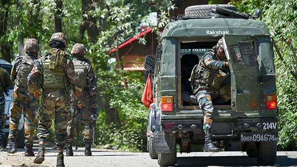 காஷ்மீரில் பயங்கரவாதி ரியாஸ் நய்கூவுடன் ஹிஸ்புல் முஜாஹிதீனுக்கு முடிவுரை எழுதிய பாதுகாப்பு படை!