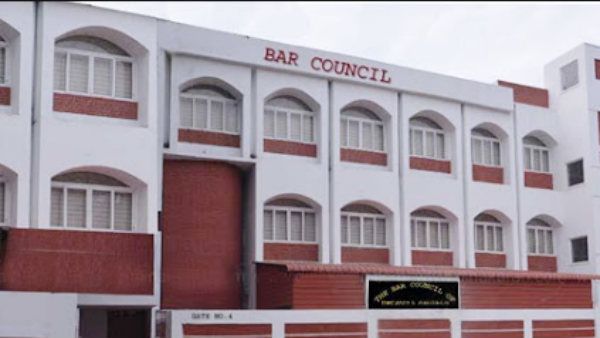 வழக்கறிஞர்களுக்கு தலா ரூ.1 லட்சம் நிதி உதவி அளிக்க வேண்டும்.. தமிழ்நாடு பார் கவுன்சில் கோரிக்கை !