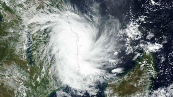 ஆம்பன்: 21 ஆண்டுகளுக்குப் பின்.. சூப்பர் புயலை தில்லாக எதிர்கொள்ள தயாராகும் ஒடிஷா, மே. வங்கம்