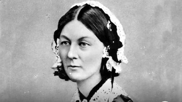 நர்ஸ் அல்ல, இன்னொரு தாய்.. பிளாரன்ஸ் நைட்டிங்கேல் பிறந்த தினம் செவிலியர் தினமாக கொண்டாடப்படுவது ஏன்?