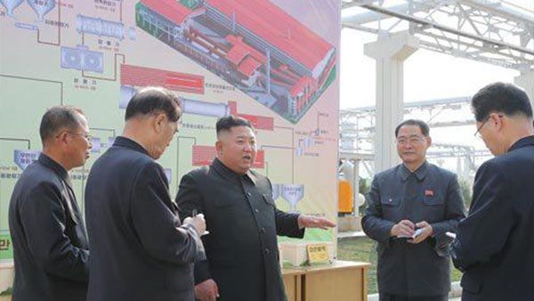 கோஷங்கள் முழங்க.. ஹீரோ போல கம் பேக் கொடுத்த கிம் ஜோங் உன்.. 21 நாட்கள் எங்கே போனார்.. என்ன செய்தார்?