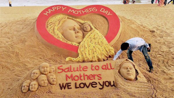 வலிகள் வந்தாலும்.. வாழும் வழிகளை கற்றுக் கொடுத்தவள்.. அம்மா!