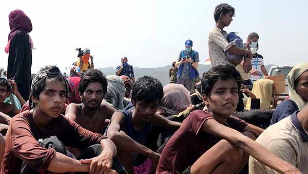 கொரோனாவுக்கு நடுவே .. வங்கதேசத்தில் பசி பட்டினியுடன் தஞ்சமடைந்த 40 ரோஹிங்கியா முஸ்லிம் அகதிகள்