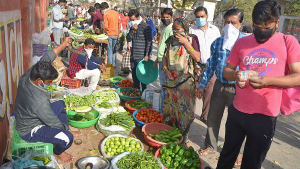 சென்னை அசோக் நகர் 11வது தெருவில் காய்கறி வாங்கிய 11 பேருக்கு கொரோனா.. தெருவுக்கு சீல்
