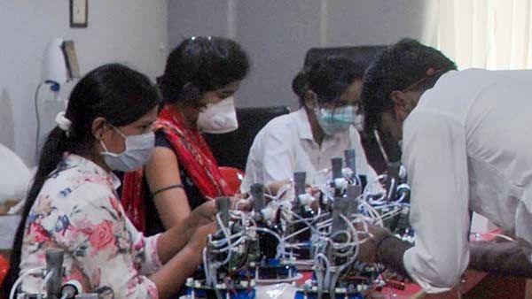 கொரோனா லாக்டவுன்... கிராமப்புறங்களைவிட நகர்ப்புறங்களில் தலைவிரித்தாடும் வேலைவாய்ப்பின்மை கொடுமை!