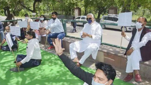 இடம்பெயர் தொழிலாளர்கள்... ராணுவத்தை அனுப்பி உதவ கோரி தர்ணா- டெல்லியில் யஷ்வந்த் சின்ஹா கைது