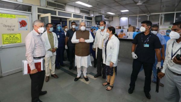 டெல்லி மருத்துமனையில் அமித்ஷா அதிரடி விசிட்- சிசிடிவி கேமராக்கள், கேண்டீன்களை அதிகரிக்க உத்தரவு