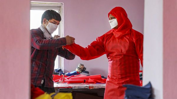 குட் நியூஸ்... கொரோனாவிலிருந்து ஒரே நாளில் 2325 பேர் டிஸ்சார்ஜ்.. டெஸ்ட்டுகளும் கிடுகிடு உயர்வு..!