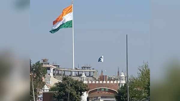 தோல்வி அடைந்த பாக். பிளான்.. பொங்கி எழுந்த இந்தியா.. 2 இந்திய அதிகாரிகளும் விடுதலை.. என்ன நடந்தது?