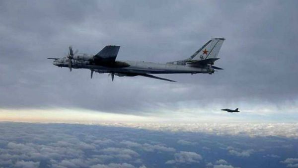 ரஷ்யாவின் 4 ராணுவ விமானங்களை வானில் தடுத்து நிறுத்திய அமெரிக்காவின் போர் விமானங்கள்