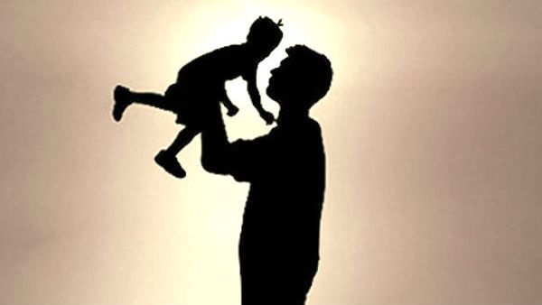 தந்தையர் தினம் 2020 ஆரிரோ ஆராரிரோ.. இது தந்தையின் தாலாட்டு!