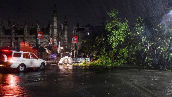 இதமான காற்றுடன் இரவில் பெய்த மழை.. ஜில்லென்று மாறிய சென்னை