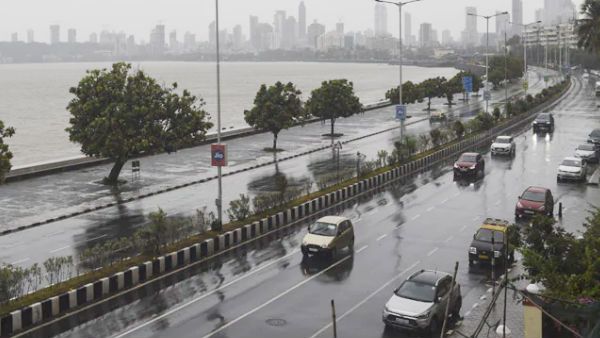 Cyclone Nisarga: 100 கிமீ வேகத்தில் கரையை கடந்தது நிசர்கா புயல்.. வீழ்ந்த மரங்கள்.. வெளுத்த கனமழை