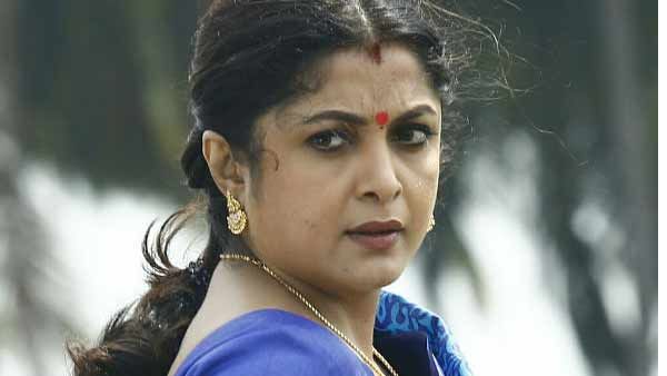 96 சரக்கு பாட்டில்களுடன் சிக்கிய டிரைவர்- ஜாமீனில் அழைத்து சென்ற நடிகை ரம்யா கிருஷ்ணன்