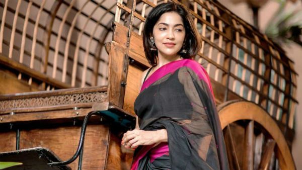 கலக்கல் சேலையில்.. மாட்டு வண்டி பக்கத்தில்.. ரசிகர்களை புலம்ப வைத்த VJ ரம்யா