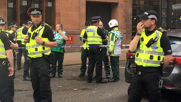 சரமாரி கத்திக் குத்து.. 3 பேர் பலி, 6 பேர் படுகாயம்.. நடுங்கிப்போன ஸ்காட்லாந்து.. தீவிரவாதி கைவரிசை?