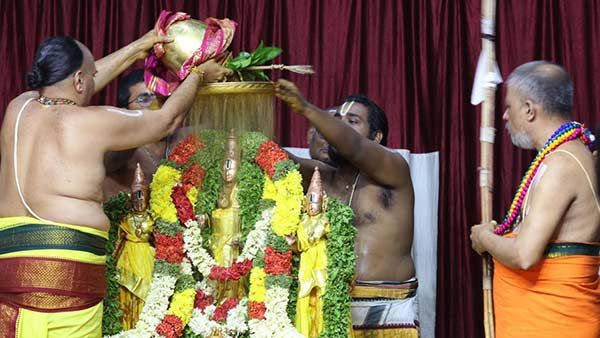 திருப்பதியில் ஜேஷ்டாபிஷேகம் கோலாகலம் : வைரம், முத்துக்கவசத்தில் மலையப்ப சுவாமி