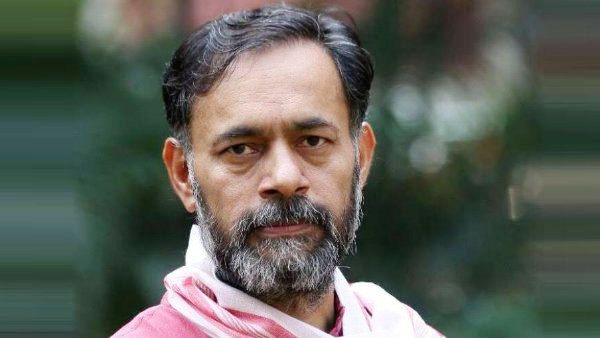 டெல்லி கலவரம்.. கான்ஸ்டபிள் ரத்தன் லால் கொலை.. குற்றப்பத்திரிக்கையில் யோகேந்திர யாதவ் பெயர்