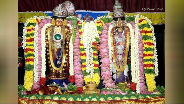 ஆடிப்பூரம் : ஸ்ரீவில்லிபுத்தூர் ஆண்டாளுக்கு பட்டு வஸ்திரம் பரிசளித்த ஸ்ரீரங்கம் ரங்கநாதர்