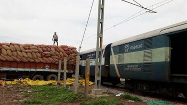 ஆந்திரா டூ வங்கதேசம்..  விவசாயிகளுக்காக எல்லை தாண்டி பயணித்த சிறப்பு பார்சல் ரயில்! 