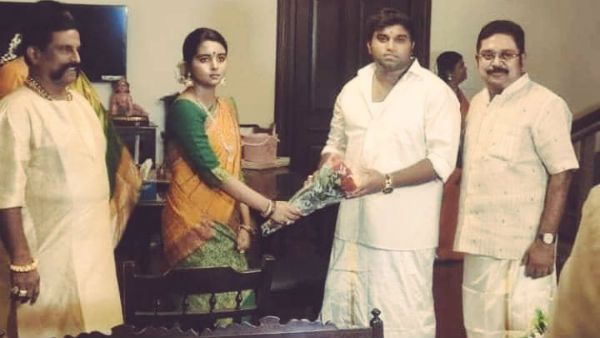 டிடிவி தினகரன் மகளுக்கும் பூண்டி வாண்டையார் பேரனுக்கும் புதுவையில் எளிமையாக நடந்த நிச்சயதார்த்தம்