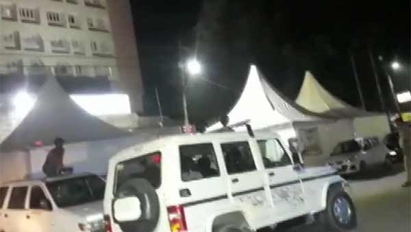 பயங்கர ரவுடி விகாஷ் துபேவை பிடிக்க போன போது விபரீதம்.. 8 போலீஸ்காரர்களை சுட்டுக்கொன்ற கிரிமினல்கள்