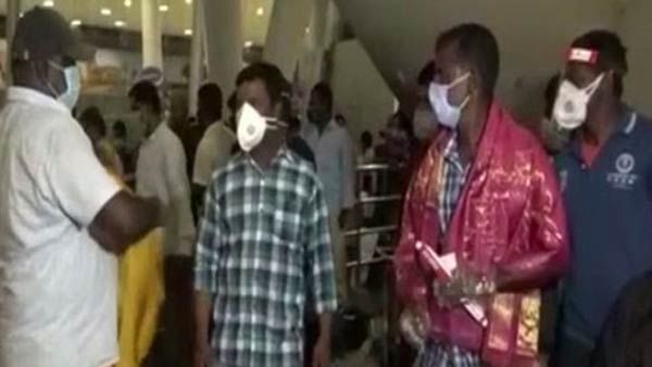 ஈரான் நாட்டில் சிக்கித் தவித்த 40 மீனவர்கள் தமிழகம் திரும்பினர்.. ஊர்களுக்கு அனுப்பி வைப்பு