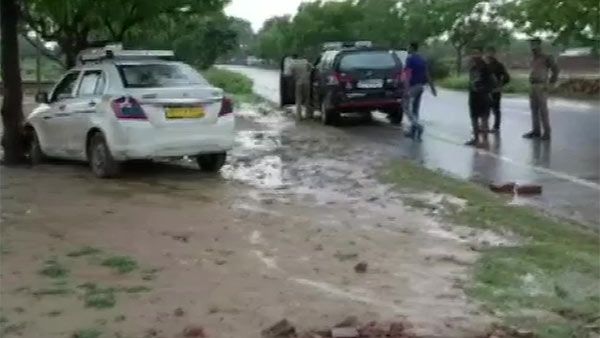 கான்பூர் தாதா விகாஸ் துபேவின் 2 கூட்டாளிகள் போலீஸ் என்கவுண்ட்டரில் சுட்டுக் கொலை