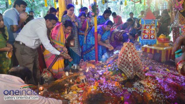 இன்று நாக சதுர்த்தி : உங்களுக்கு நாக தோஷம் இருக்கா மறக்காம புற்றுக்கு பால் ஊற்றி வணங்குங்க
