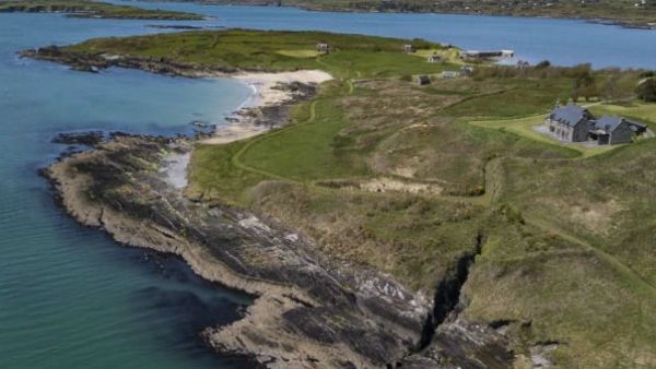 வாட்ஸ் அப் மூலம் ரூ. 47 ஆயிரம் கோடிக்கு தீவு வாங்கிய ஐரோப்பியர்!!