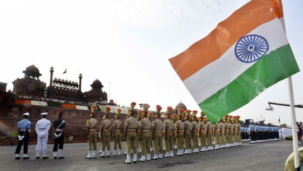 அன்லாக் 3.0.. நாடு முழுக்க சமூக இடைவெளியோடு சுதந்திர தினம் கொண்ட அனுமதி.. மத்திய அரசு!