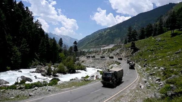 ஒன்றுக்கே அலறிய சீனா.. வேகமெடுத்தது இந்தியா.. லடாக்கில் ரூ.20,000 கோடியில் சாலைகள்!