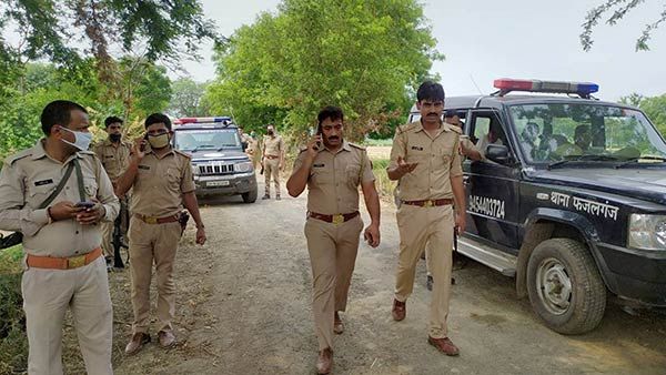 மாவோயிஸ்ட்டுகள் பாணியில் கான்பூர் போலீசார் மீது தாக்குதல் நடத்தி படுகொலை செய்த விகாஸ் துபே கேங்