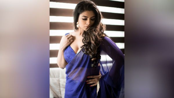 நெஞ்சாங்கூட்டில் அந்த மச்சம்.. ரசிகர்களை பரவசப்படுத்திய வி ஜே மகேஸ்வரி!