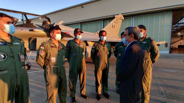 பிரான்சிலிருந்து இந்தியா கிளம்பியாச்சு 5 ரஃபேல் போர் விமானங்கள்.. அமீரகத்தில் மட்டும் ஒரு ஸ்டாப்