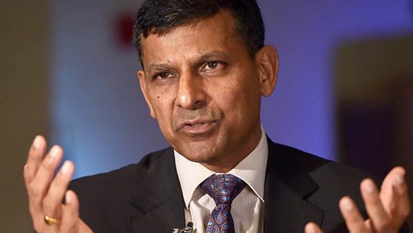 அடுத்த 6 மாதத்தில் வங்கிகளில் வாராக்கடன் இதுவரை இல்லாத அளவு அதிகரிக்க போகுது.. ராஜன் வார்னிங்