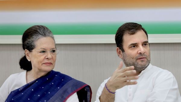 காங்கிரஸ் கட்சிக்குள் சின்ன தலை பெரிய தலை சச்சரவு, வேடிக்கை பார்க்கிறதா தலைமை!!