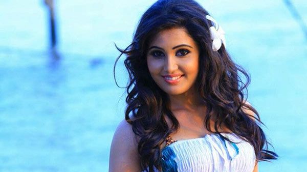 இரட்டைப் பெண் குழந்தைகளும் சேர்ந்து.. சேட்டைக்கு அளவே இல்லை.. புலம்பும் 