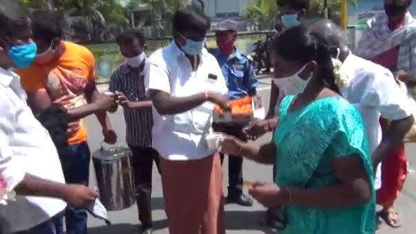 இனிப்பு, இலவச கபசுர குடிநீர், வாழ்க கோஷம்.. உத்தவ் தாக்ரே பிறந்தநாள் கோலாகலம்.. அதுவும் திருப்பூரில்