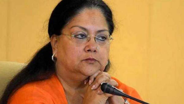 ராஜஸ்தானில் கெலாட்டை ஆதரிக்குமாறு நெருக்கமான காங். எம்எல்ஏக்களிடம் வசுந்தரா ராஜே பேசினாரா? பரபரப்பு