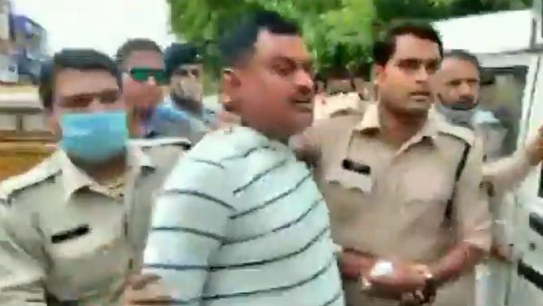 கோட்டை விட்ட உபி போலீஸ்...அள்ளிய மபி போலீஸ்...அலறிய விகாஸ்... விகாஸ் துபே பின்னணி!!