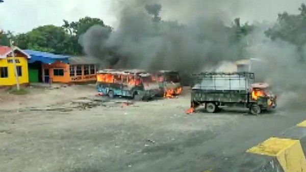 வன்புணர்வு செய்யப்பட்டு கொலை.. மே.வங்கத்தில் பள்ளி சிறுமிக்கு நேர்ந்த கொடூரம்.. மக்கள் போராட்டம்!