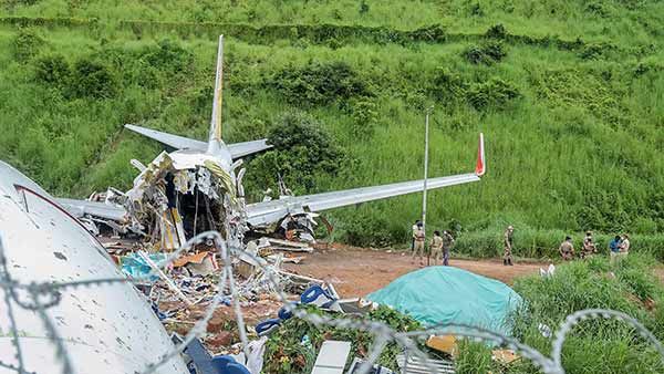 கோழிக்கோடு விமான விபத்தில் சிறு காயங்களுடன் உயிர் தப்பிய 7 வயது இரட்டையர்கள்!