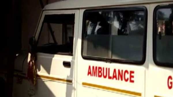 உண்மையான கொரோனா போராளி.. ஆம்புலன்ஸ் வாகனத்தை ஓட்டிச் சென்று முதியவரின் உயிரை காப்பாற்றிய டாக்டர்